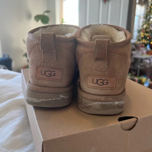 UGG Classic Ultra Mini Boots - Picture 5 of 7
